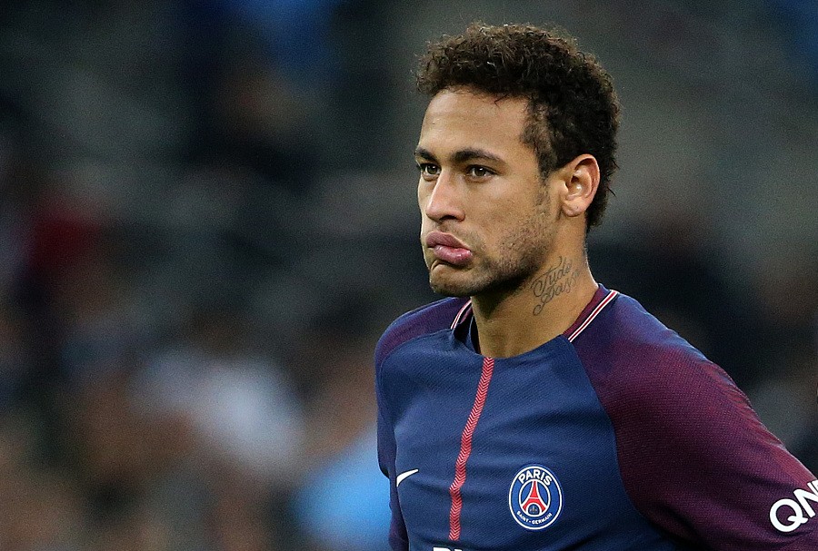 Perkz更新推特放出19年G2五人组合照，并配文： 训练赛进展顺利，等不及LEC了。