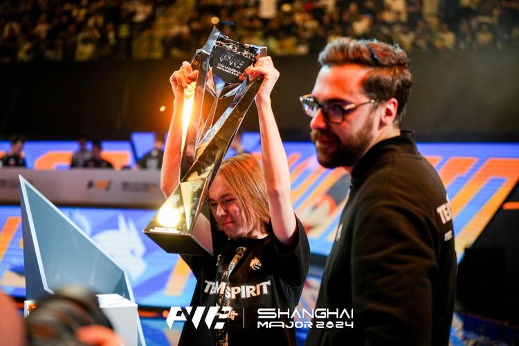 LPL紧急通知：7.16 OMG vs FPX的比赛因疫情延后