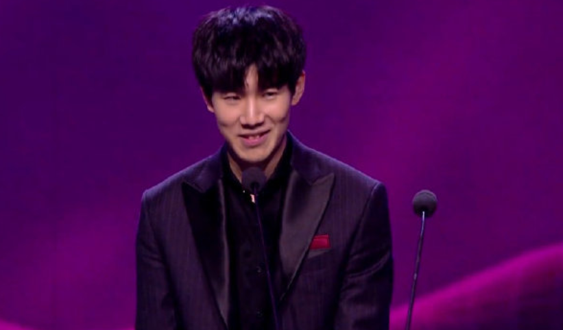 英雄联盟UZI退役，国外LOL圈纷纷祝福